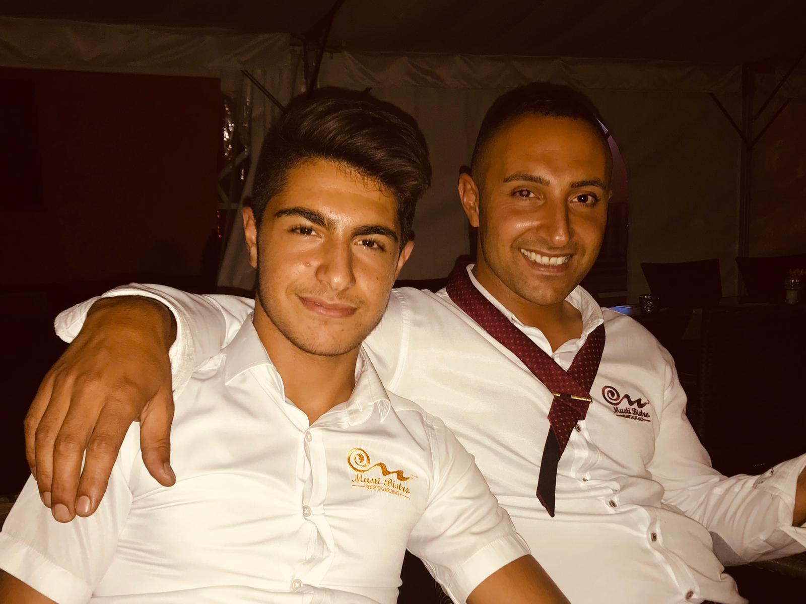 Mustafa mit seinem Bruder